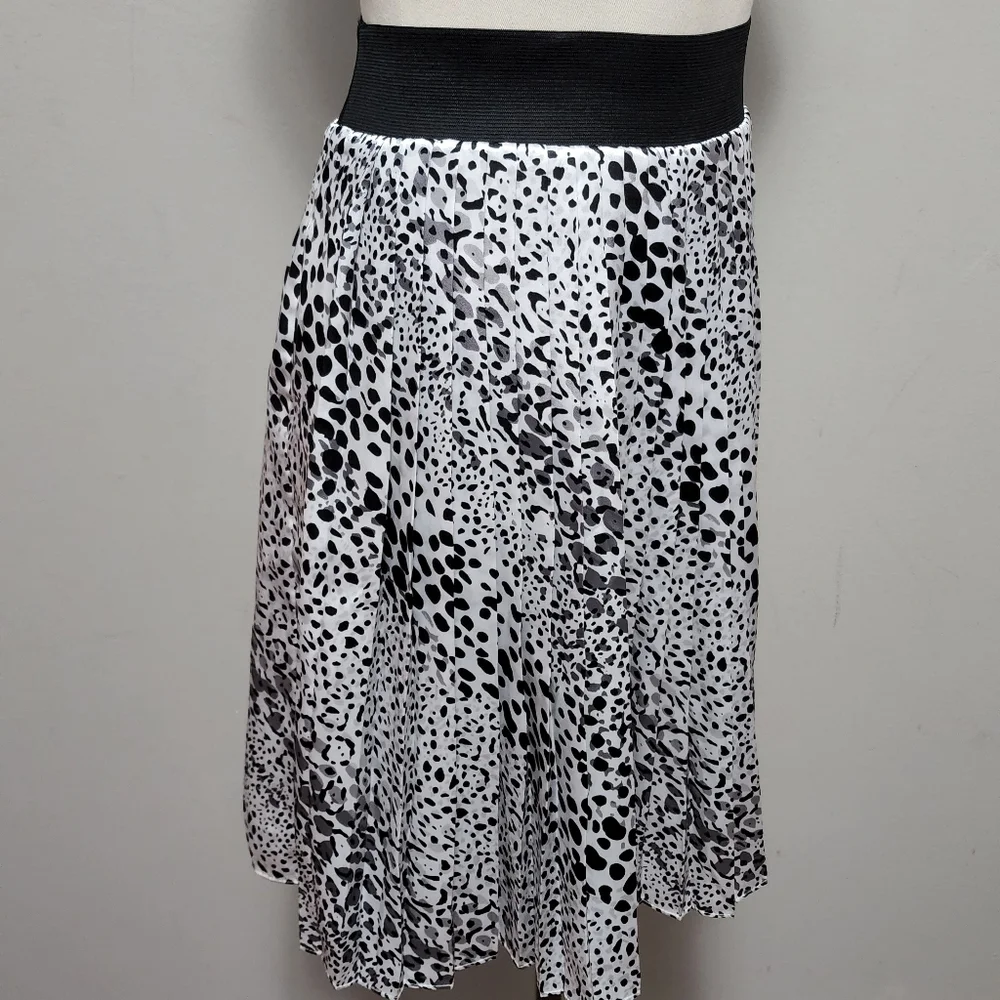 Whbm leopard sateen pleated skirt size 8 - Picture 3 of 6